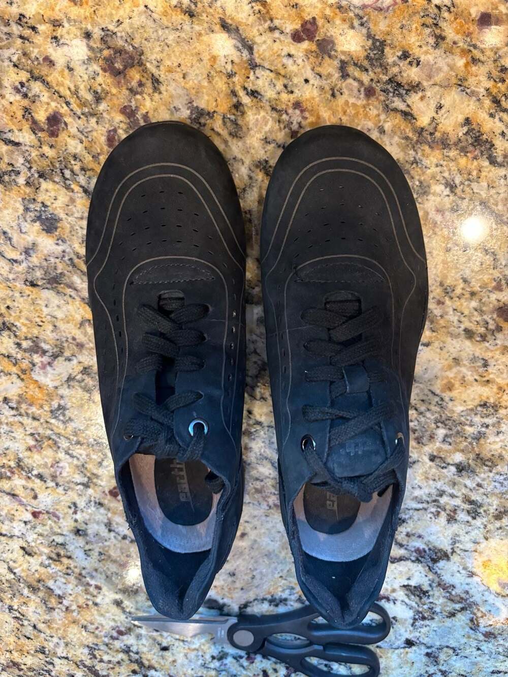 Earth Shoes Serval Black Leather Casual Sneakers